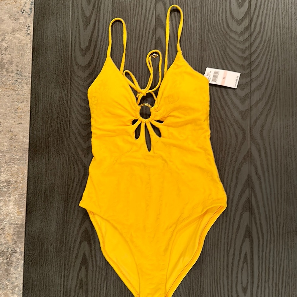 Trina Turk Swimsuit- New retail $162.00 🌴🌴🌴🌴